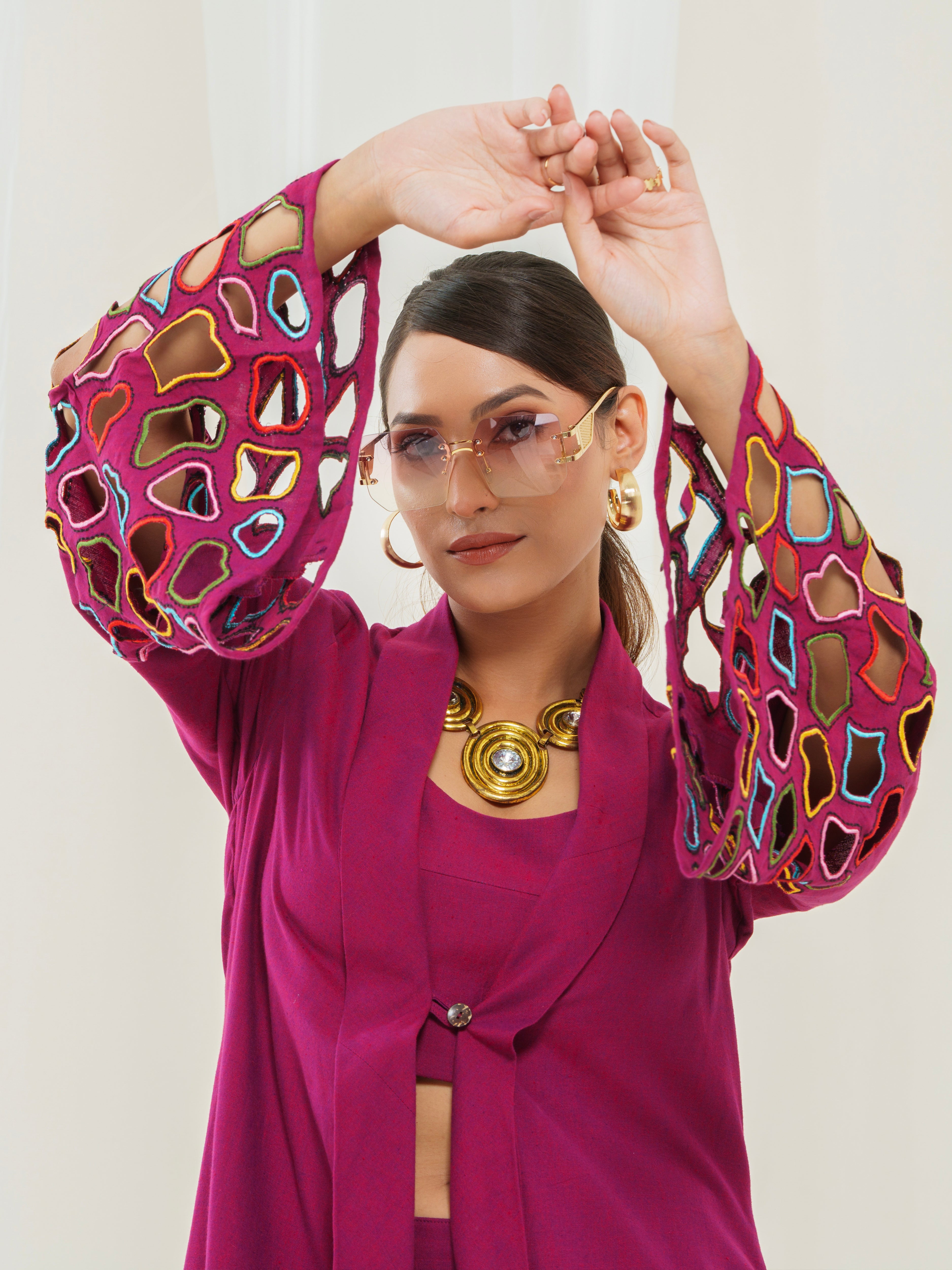 Bring the "Drama on sleeves "